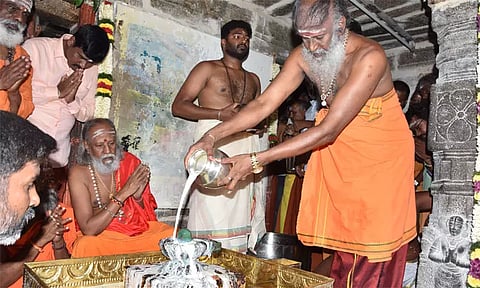 போகர் ஜெயந்தி விழா: பழனி முருகன் கோவிலில் மரகத லிங்கத்துக்கு சிறப்பு பூஜை