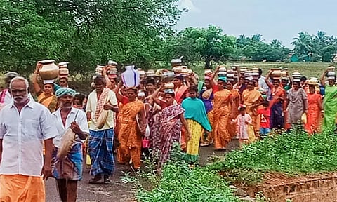 என். ஊத்துப்பட்டி கன்னிமார் கோவில் திருவிழா: ஊர்வலமாக சென்று பொங்கல் வைத்து வழிபாடு