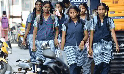 தமிழகத்தில் திட்டமிட்டப்படி ஜூன் 2ல் பள்ளிகள் திறக்கப்படும் - பள்ளிக்கல்வித்துறை அறிவிப்பு