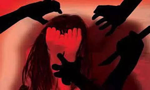 கூட்டு பாலியல் பலாத்காரம்; 2 குழந்தைகளின் தாய் கொடூர கொலை