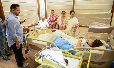 தேஜஸ்விக்கு ஆண் குழந்தை பிறந்தது; மம்தா நேரில் சென்று வாழ்த்து