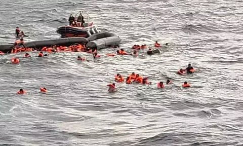 ஸ்பெயினில் அகதிகள் படகு கடலில் கவிழ்ந்து விபத்து; 4 பேர் பலி
