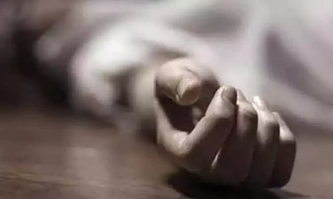 மும்பை: 45-வது மாடியில் இருந்து குதித்து 11-ம் வகுப்பு மாணவி தற்கொலை