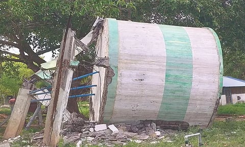 கடுகூரில் சேதமடைந்த மேல்நிலை நீர்த்தேக்க தொட்டி இடித்து அகற்றம்