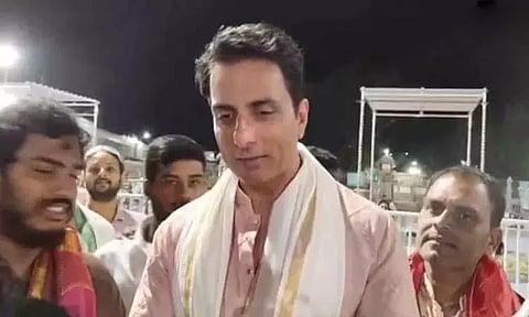 திருப்பதி ஏழுமலையான் கோவிலில் நடிகர் சோனு சூட் சாமி தரிசனம்