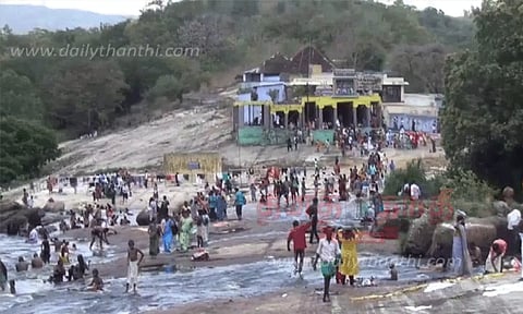 நெல்லை: சொரிமுத்து அய்யனார் கோயிலுக்கு செல்லும் உள்ளூர் மக்களிடம் கட்டணம் வசூலிக்கக்கூடாது: ஐகோர்ட் மதுரை கிளை