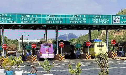 மதுரை - தூத்துக்குடி தேசிய நெடுஞ்சாலையில் சுங்கக் கட்டணம் வசூலிக்க தடை