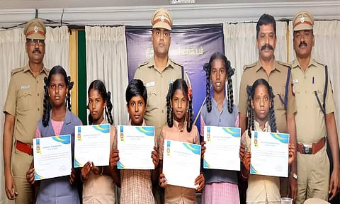 உலக சுற்றுச்சூழல் தினம்: பள்ளி மாணவர்களுக்கு ஓவிய போட்டி- எஸ்.பி. பாராட்டு