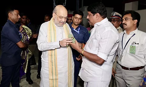 அமித்ஷாவுக்கு மதுரையில் உற்சாக வரவேற்பு