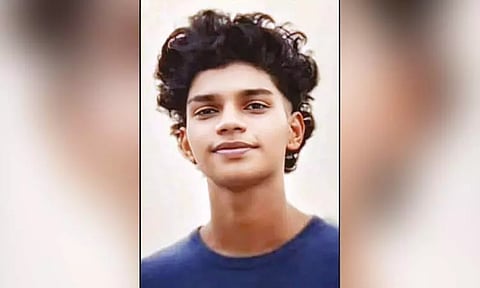 நண்பர்களுடன் குளிக்க சென்றபோது பாறையில் இருந்து தவறி விழுந்து ஐ.டி.ஐ. மாணவன் பலி