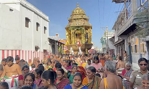 வைகாசி திருவிழா: ஆழ்வார்திருநகரி ஆதிநாதர் ஆழ்வார் கோவிலில் விமரிசையாக நடந்த தேரோட்டம்