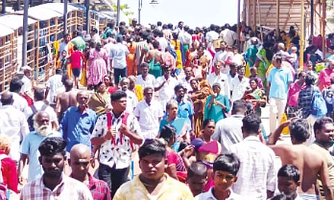 திருச்செந்தூரில் இன்று வைகாசி விசாக திருவிழா-பக்தர்கள் குவிந்தனர்