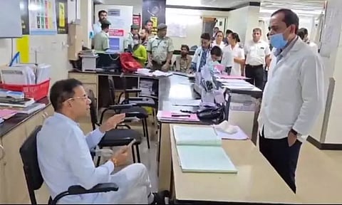 மந்திரி பொதுவெளியில் மன்னிப்பு கேட்க வேண்டும்; கோவா டாக்டர் அதிரடி