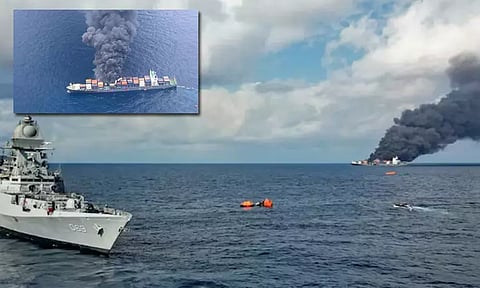 கேரளா: வெடித்துச் சிதறும் அபாயத்தில் சிங்கப்பூர் கப்பல்