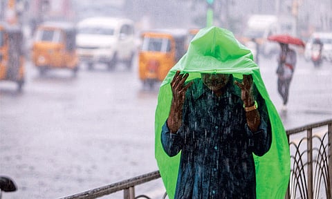 ரெட் அலர்ட்: கனமழையை எதிர்கொள்ள 7 மாவட்ட கலெக்டர்களுக்கு அறிவுறுத்தல்