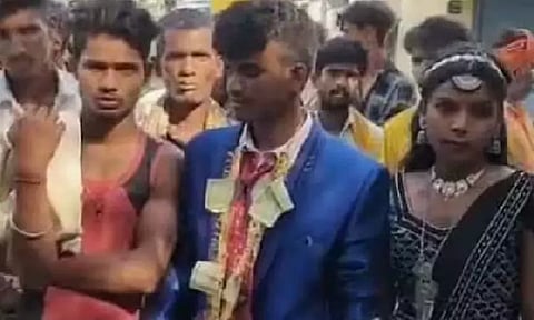 குங்குமம் வைக்கும்போது மணமகன் கை நடுங்கியதால் திருமணத்தை நிறுத்திய மணமகள்