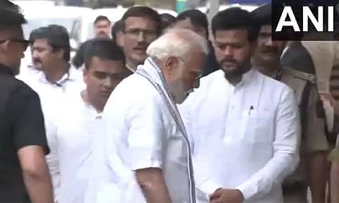 விமான விபத்து நடந்த இடத்தில் பிரதமர் மோடி ஆய்வு