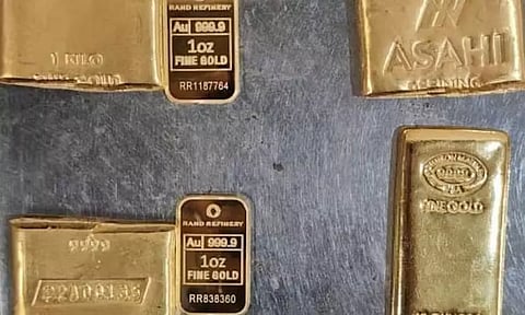 அமெரிக்காவில் இருந்து மும்பைக்கு ரூ. 1.41 கோடி மதிப்புள்ள தங்கம் கடத்திய விமான ஊழியர் கைது