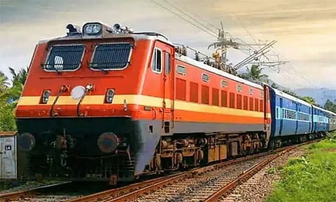 தண்டவாளத்தில் இரும்பு கம்பி - ஏற்காடு எக்ஸ்பிரஸ் ரெயிலை கவிழ்க்க சதியா?