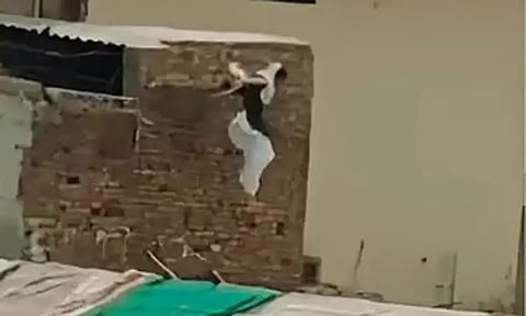 காதலனுடன் வந்ததை கணவர் பார்த்ததால் அதிர்ச்சி அடைந்த பெண்.. அடுத்து நடந்த சம்பவம்