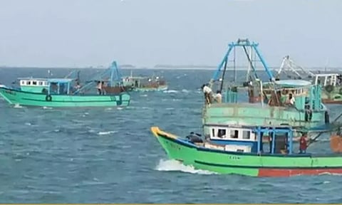 ராமேசுவரம் மீனவர்கள் மீது இலங்கை கடற்படை தாக்குதல்