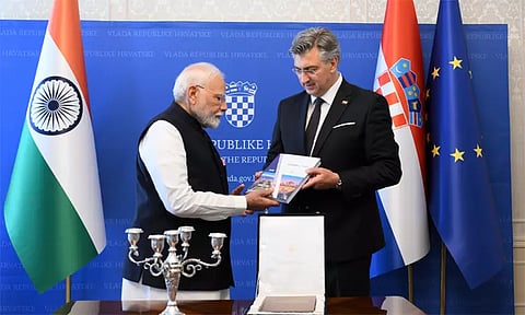 மோடிக்கு சமஸ்கிருத இலக்கண புத்தகத்தை பரிசளித்த குரோஷியா பிரதமர்