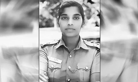 திருமணத்துக்கு பெற்றோர் வற்புறுத்தியதால் விரக்தி.. பெண் போலீஸ் எடுத்த விபரீத முடிவு