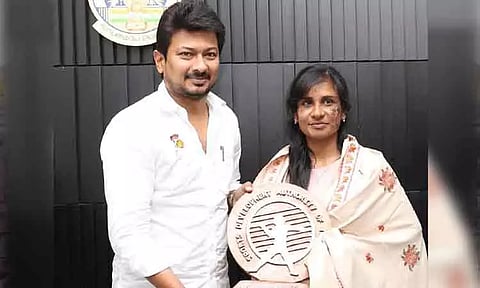 ஏழு கண்டங்களில் உள்ள மலைகளில் ஏறி சாதனை படைத்த முத்தமிழ்ச்செல்வி: துணை முதல்-அமைச்சர் பாராட்டு