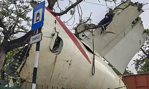 அகமதாபாத்தில் விபத்துக்குள்ளான ஏர் இந்தியாவின் விமான பாகங்கள் அகற்றும் பணி தொடக்கம்