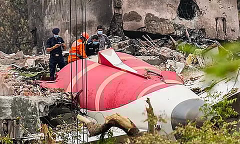 விமான விபத்து: விமானியின் இருக்கையில் ஏற்பட்ட தொழில்நுட்ப கோளாறு காரணமா? - மத்திய அரசு விளக்கம்