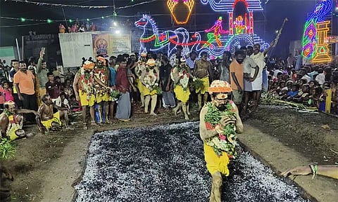 ஊத்துக்கோட்டை அருகே திரௌபதி அம்மன் கோவில் தீமிதி விழா