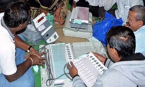 4 மாநில சட்டமன்ற இடைத்தேர்தல்; 2 தொகுதிகளில் ஆம் ஆத்மி முன்னிலை
