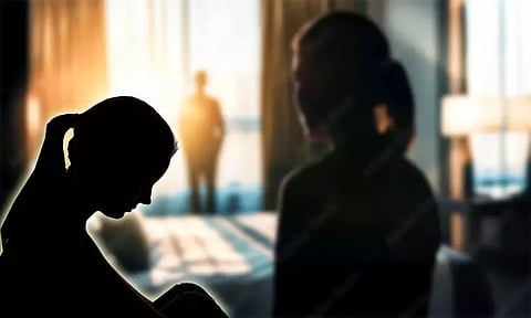 கொத்தனாருடன் விடுதி அறையில் தங்கிய பெண்... அடுத்து நடந்த பரபரப்பு