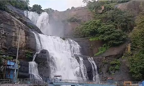 குற்றாலம் மெயின் அருவி, ஐந்தருவியில் குளிக்க விதிக்கப்பட்ட தடை 4வது நாளாக நீடிப்பு