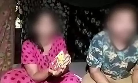 ஆன்லைனில் ரூ.2,000 கட்டணம்; உல்லாசமாக இருந்த காட்சிகளை நேரடி ஒளிபரப்பு செய்த தம்பதி