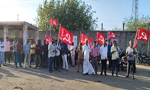 தூத்துக்குடியில் ஒப்பந்த தொழிலாளி மரணம்: உரிய நிவாரணம் வழங்க வலியுறுத்தி சிஐடியு ஆர்ப்பாட்டம்