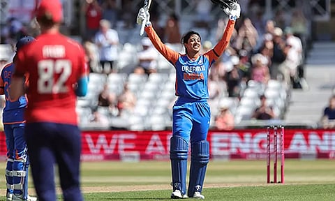 சர்வதேச அளவில் கிரிக்கெட்டில் புதிய சாதனை படைத்த ஸ்மிரிதி மந்தனா