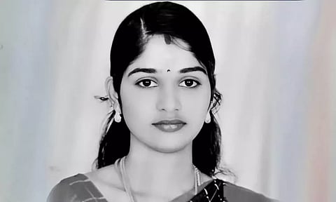 திருமணத்தை மீறிய உறவா..? பெண் கவுன்சிலர் வெட்டி கொல்லப்பட்ட கொடூரம்