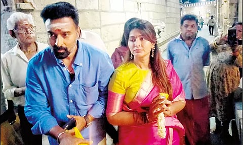 பேரூர் பட்டீசுவரர் கோவிலில் நடிகர் பிரசன்னா, நடிகை சினேகா சாமி தரிசனம்