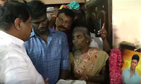 திருப்புவனம் அஜித்குமாரின் குடும்பத்தினரை நேரில் சந்தித்து ஆறுதல் கூறிய நயினார் நாகேந்திரன்