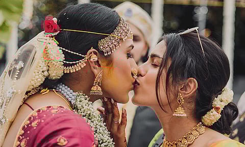 'லிப் டு லிப்' முத்தம் கொடுத்து சர்ச்சையை ஏற்படுத்திய சம்யுக்தா ஹெக்டே