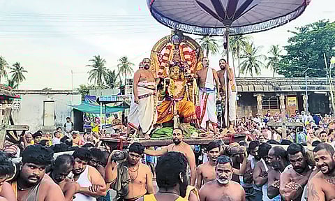 காஞ்சீபுரம் வரதராஜபெருமாள் கோவிலில் கருட சேவை