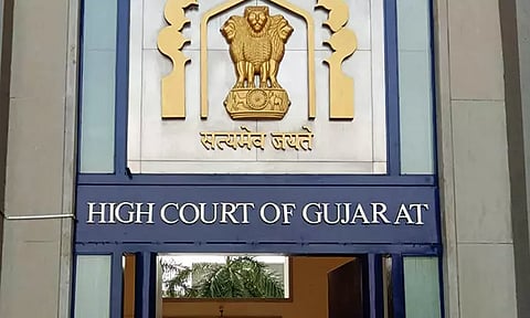 ஆன்லைன் மூலம் விசாரணை: கழிவறையில் இருந்தபடி ஆஜரானவர் மீது அவமதிப்பு வழக்கு - ஐகோர்ட்டு அதிரடி