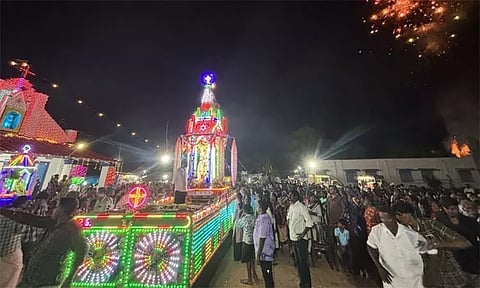 வேளாங்கண்ணி அருகே தூய மிக்கேல் ஆலய தேர் பவனி