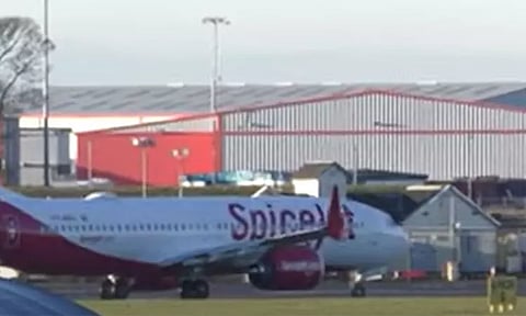 சென்னை-தூத்துக்குடி விமானத்தில் தொழில்நுட்ப கோளாறு; பயணிகள் அவதி