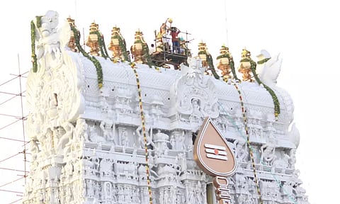 திருச்செந்தூர் கோவில் மகா கும்பாபிஷேகம் நிறைவு... கண்கவர் புகைப்படங்கள்..!