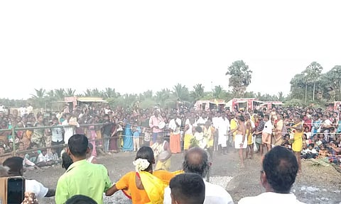 தஞ்சாவூர்: இளங்காடு திரௌபதி அம்மன் கோவில் தீமிதி திருவிழா