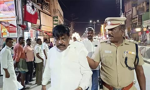 எடப்பாடி பழனிசாமி பிரசாரத்தில் பிக்பாக்கெட் அடித்த நபர் கைது