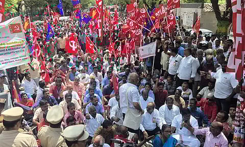 தமிழகத்தின் பல்வேறு பகுதிகளில் தொழிற்சங்கத்தினர் போராட்டம்