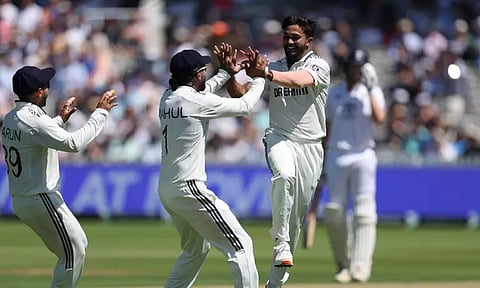 3-வது டெஸ்ட்: ஒரே ஓவரில் இங்கிலாந்து தொடக்க ஆட்டக்காரர்களை வீழ்த்திய நிதிஷ் ரெட்டி